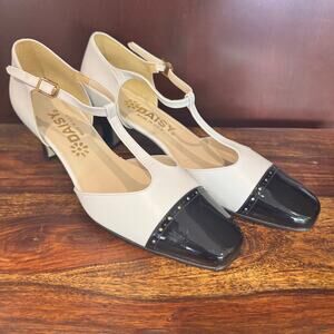 Vintage Daisy Black & White Oxford Kitten Heels - Size 10